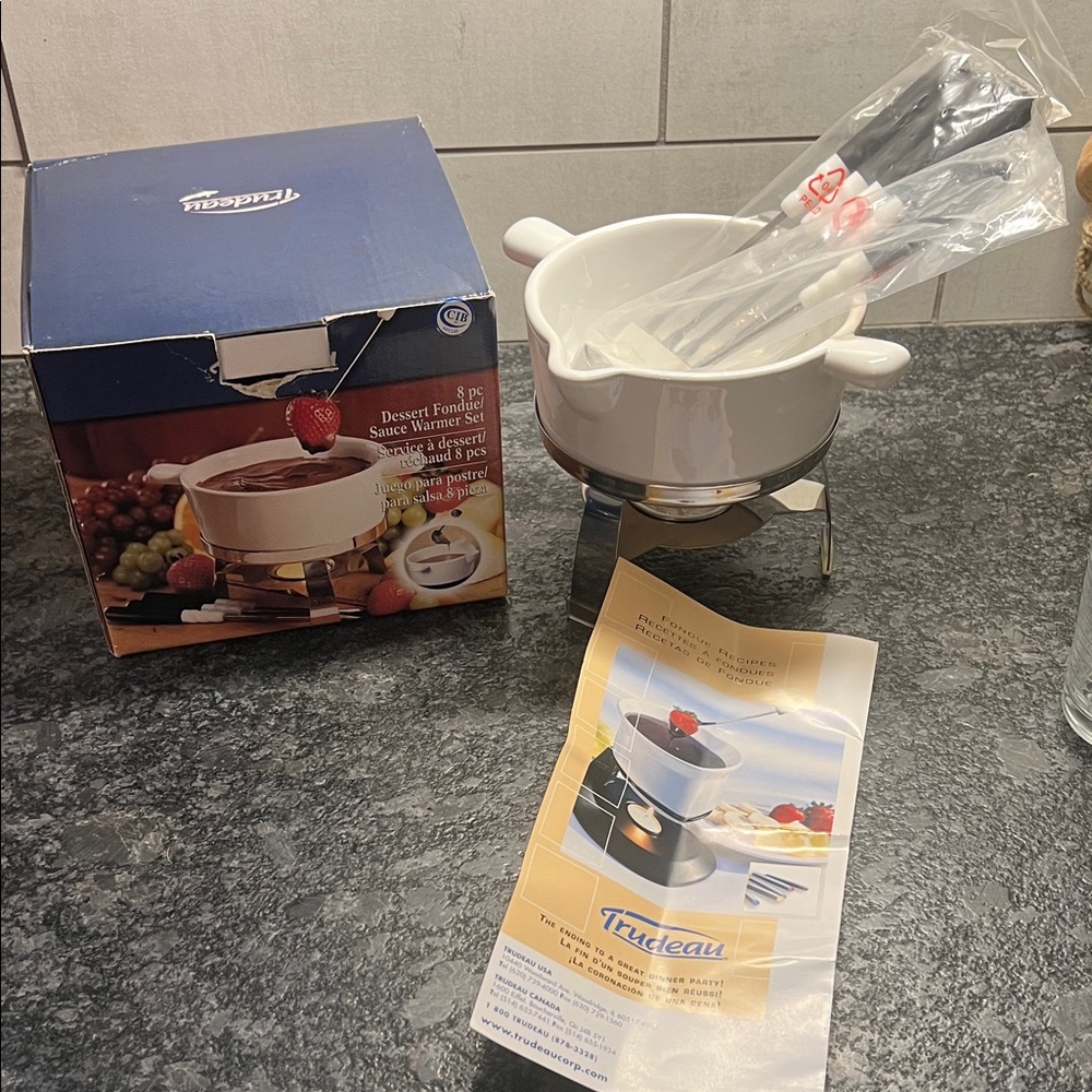 TRUDEAU White ceramic Fondue Set with Black Handles